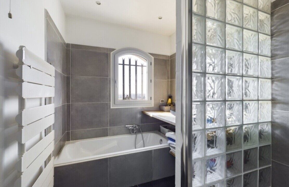 Photo of Bathroom in Comps