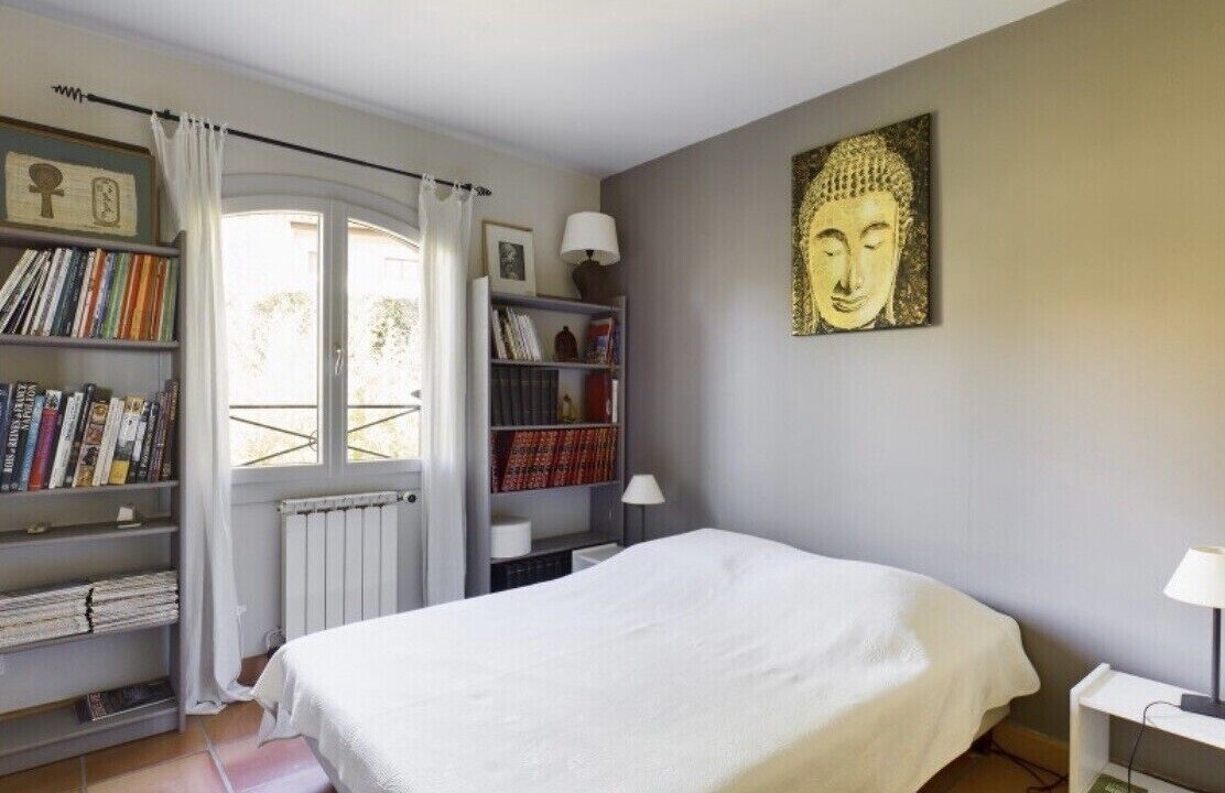 Photo of Bedroom in Comps