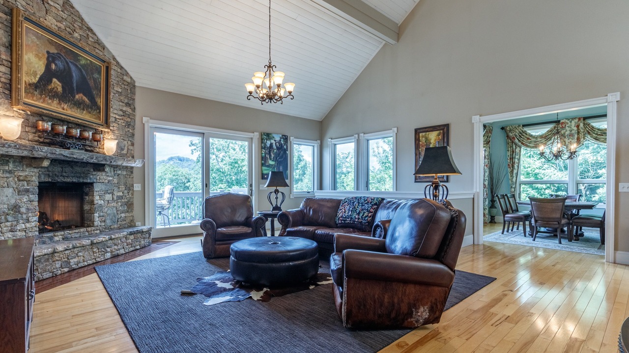 Photo of Livingroom in Cullowhee