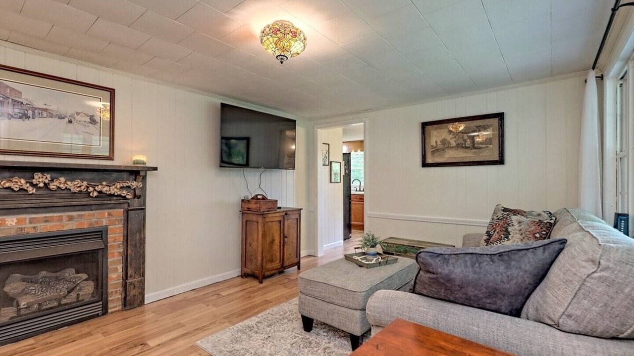 Photo of Livingroom in Scaly Mountain