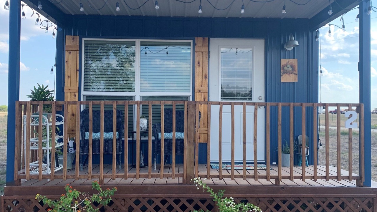 Photo of Outdoor in Carmine