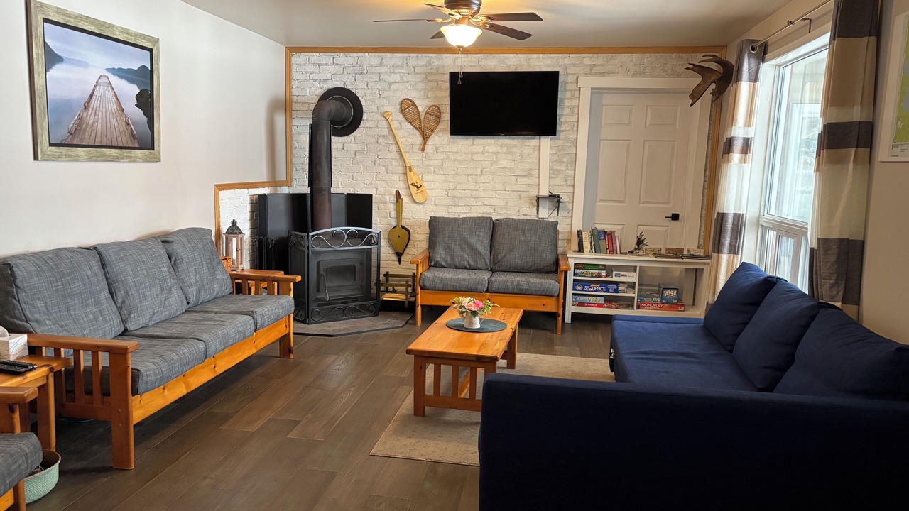 Photo of Livingroom in Marmora and Lake