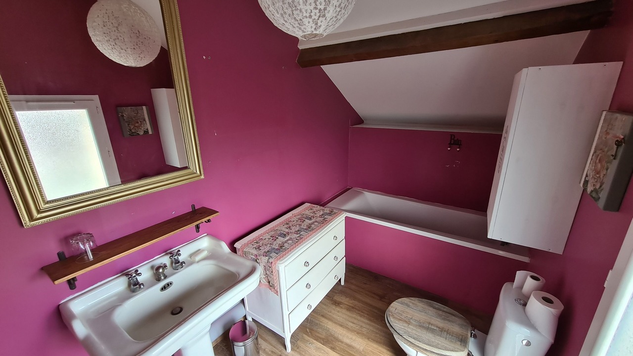 Photo of Bathroom in Saint-Pantaleon-de-Larche