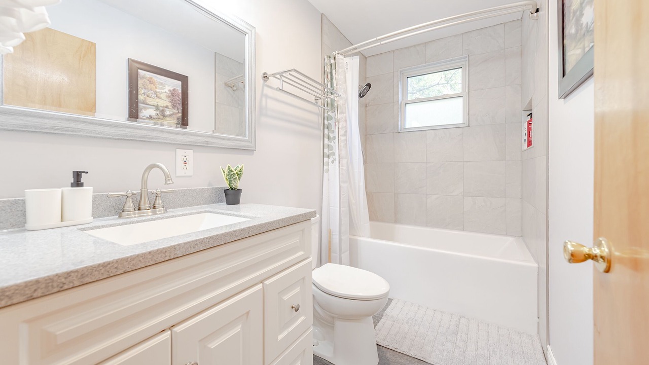 Photo of Bathroom in LaSalle