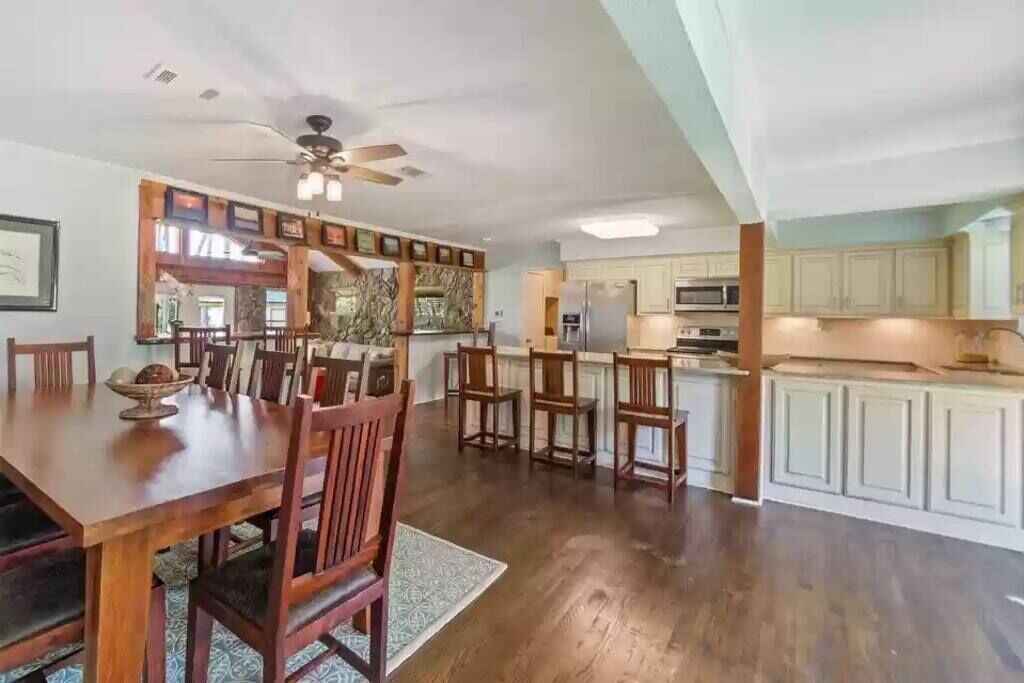 Photo of Bedroom in Gun Barrel City