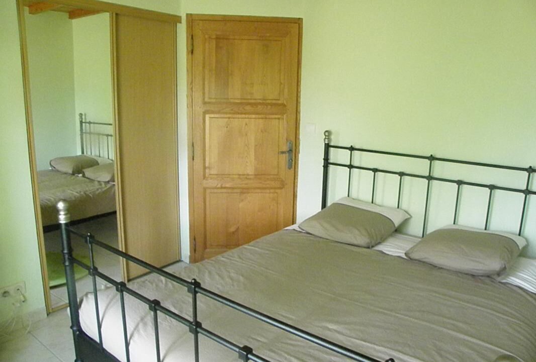 Photo of Bedroom in Castelnau-de-Montmiral