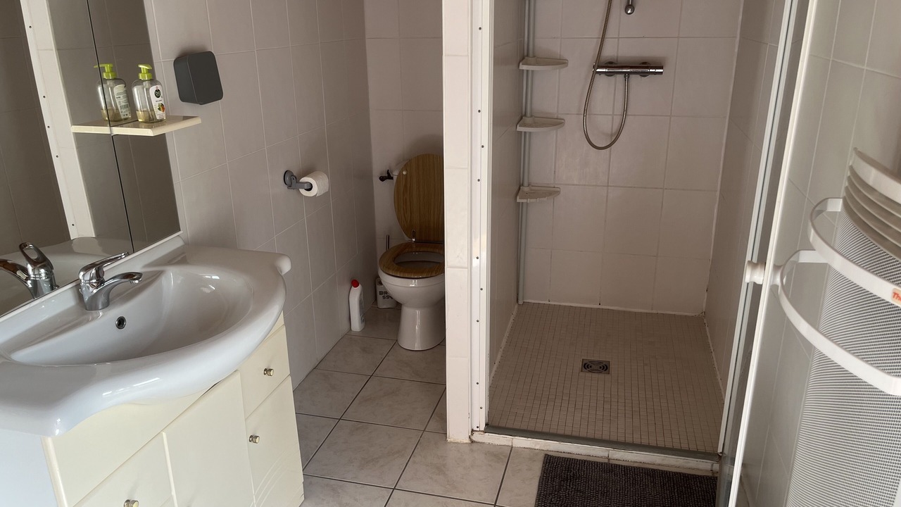 Photo of Bathroom in Castelnau-de-Montmiral