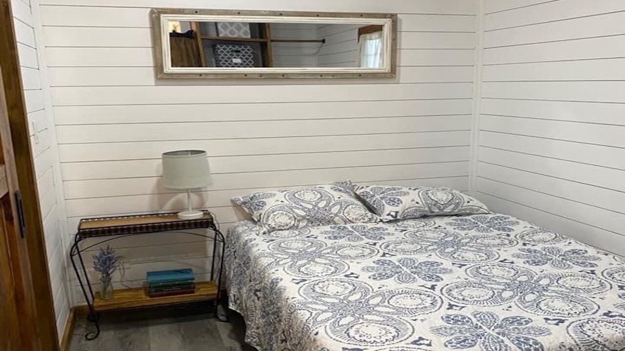 Photo of Bedroom in Roscoe