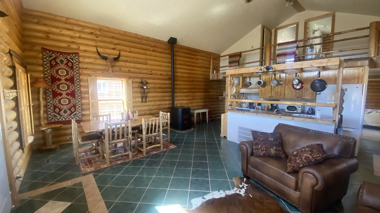 Photo of Livingroom in Lander