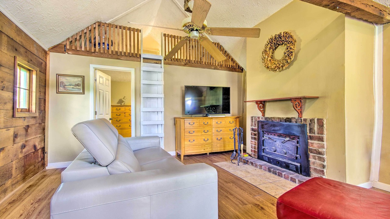 Photo of Bedroom in Hallsville