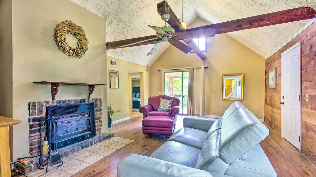 Photo of Livingroom in Hallsville
