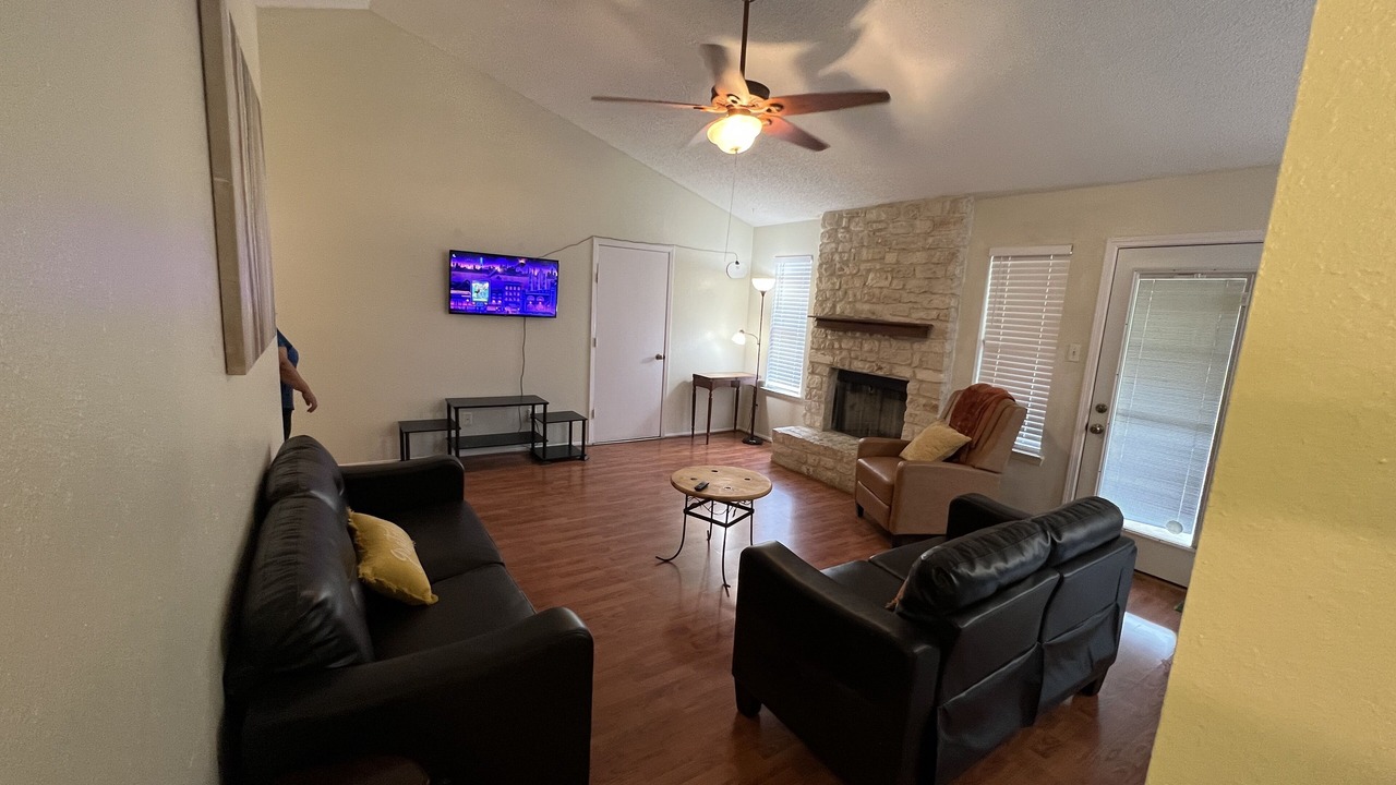 Photo of Livingroom in Buckingham Estates