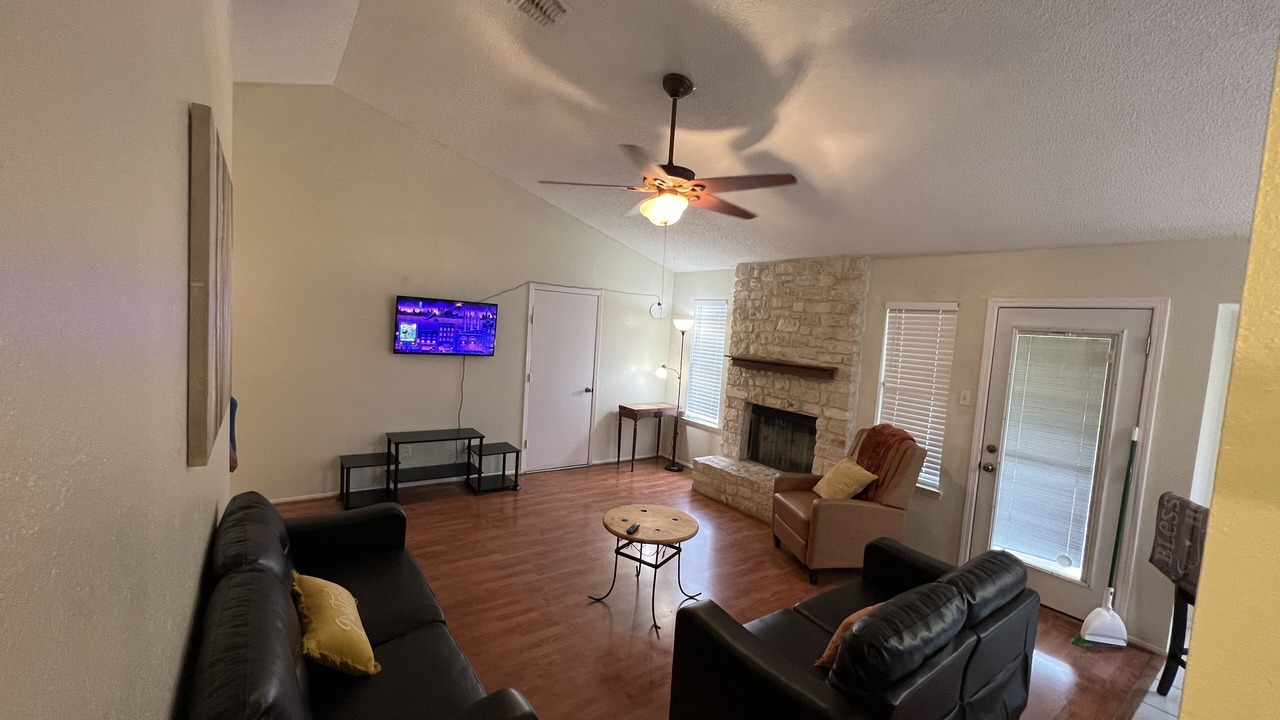 Photo of Livingroom in Buckingham Estates