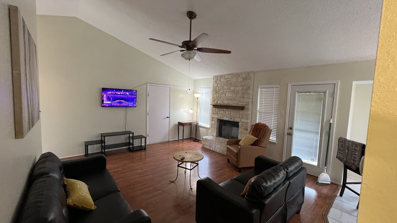 Photo of Livingroom in Buckingham Estates