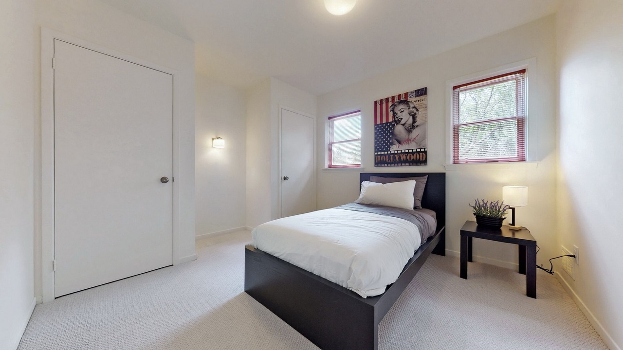 Photo of Bedroom in King