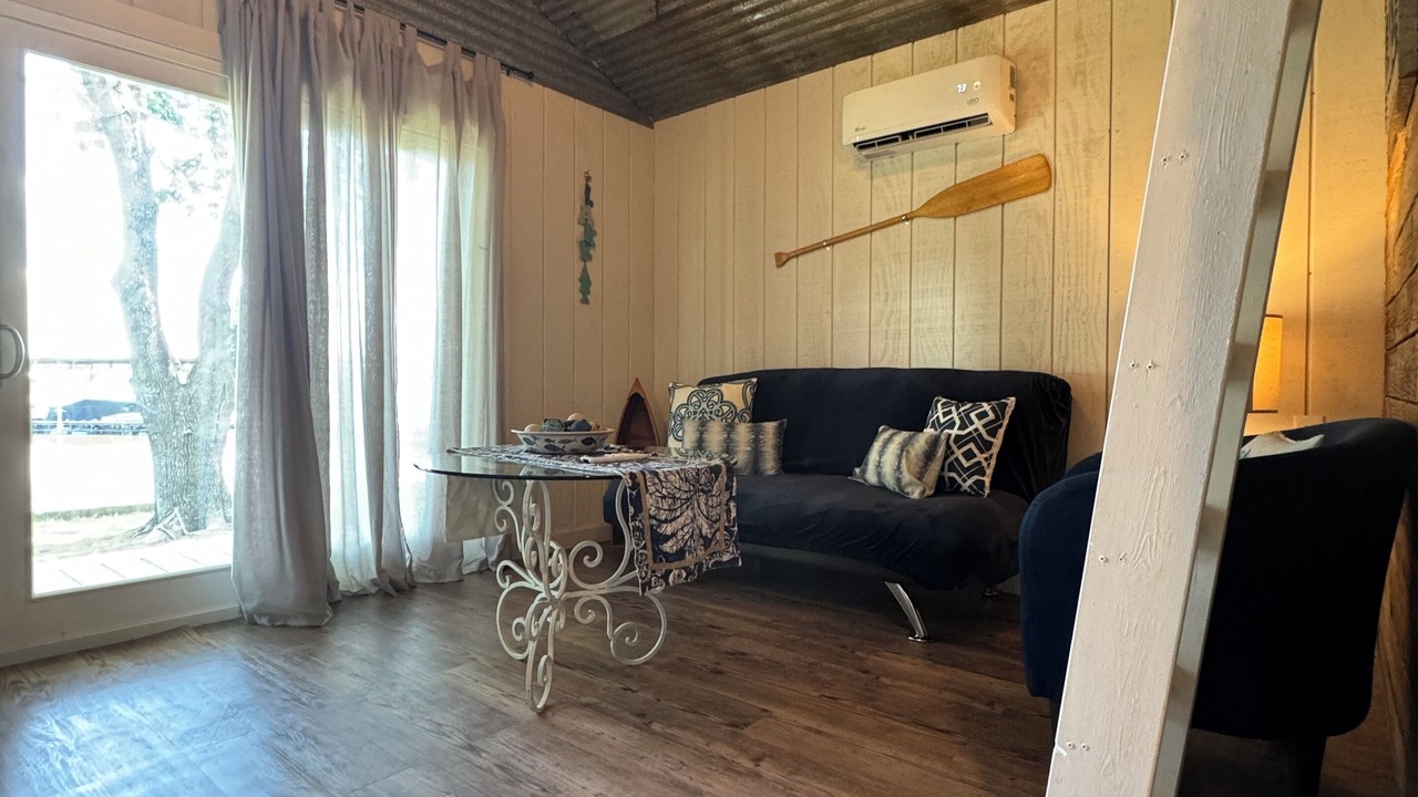 Photo of Livingroom in Quinlan