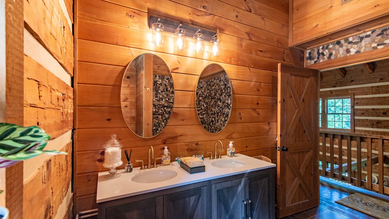 Photo of Bathroom in Seymour