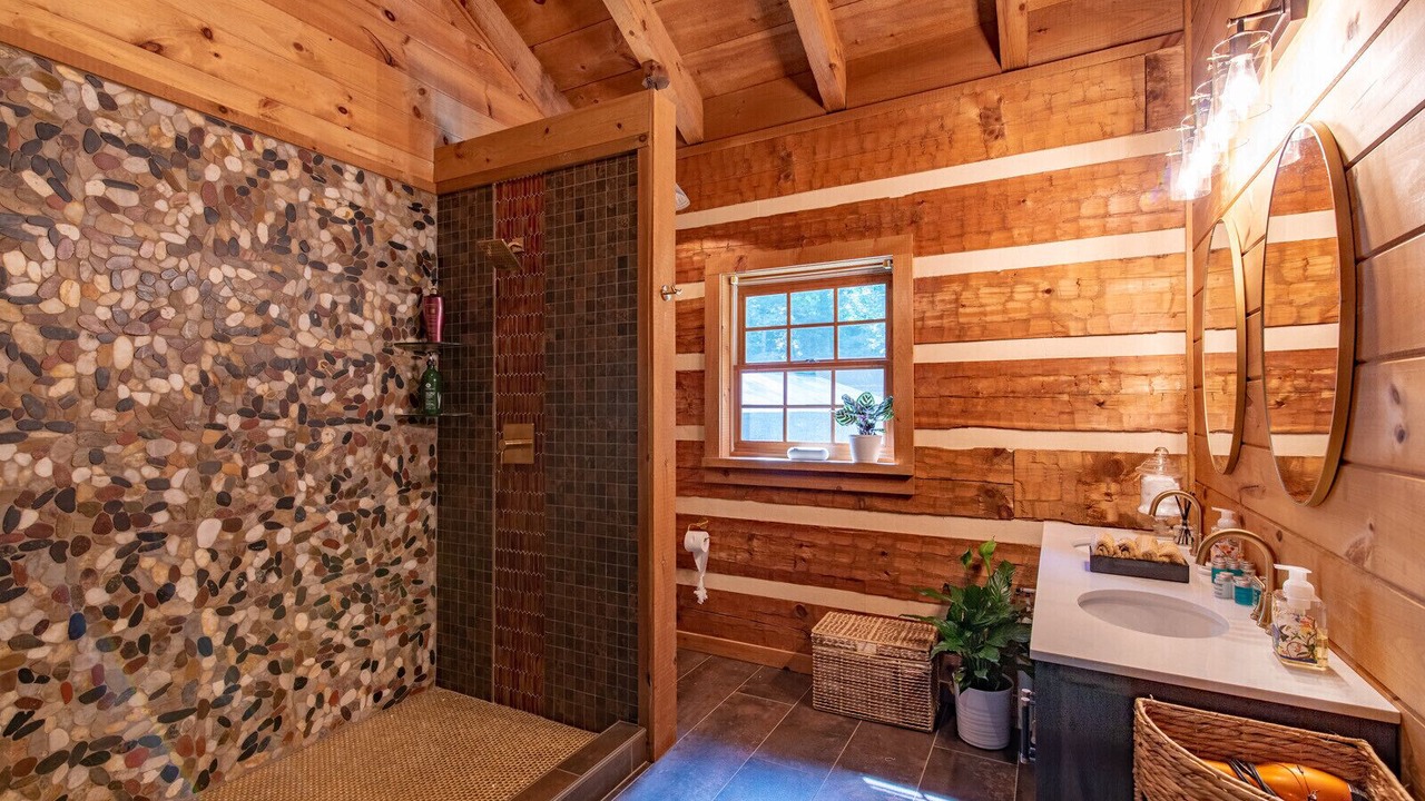 Photo of Bathroom in Seymour