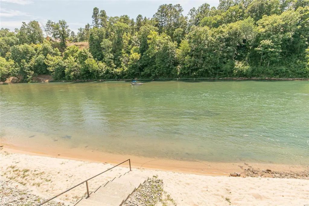 Photo of Others in Doniphan