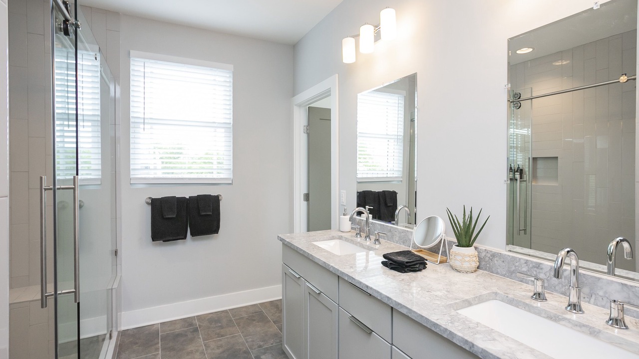 Photo of Bathroom in Hadley - Washington