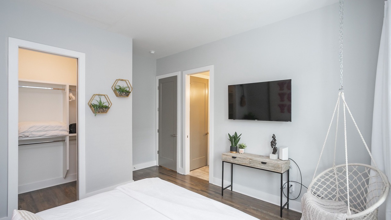 Photo of Bedroom in Hadley - Washington