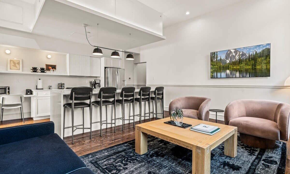 Photo of Livingroom in Center City