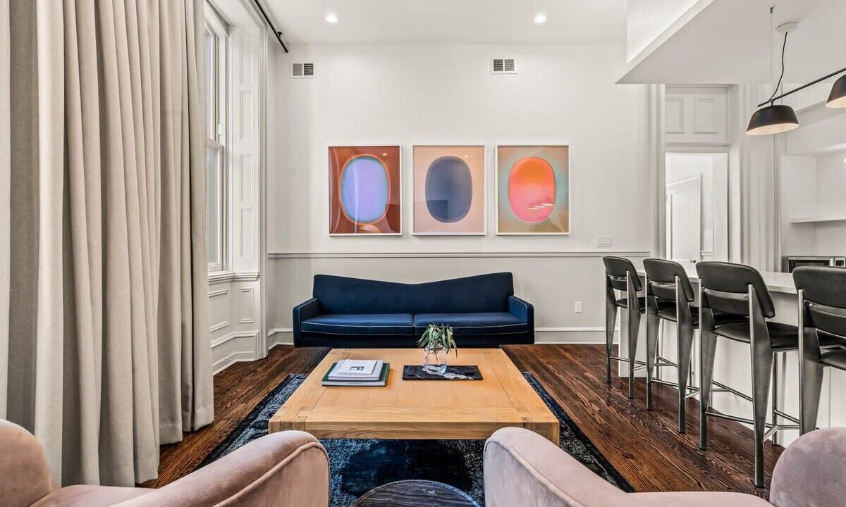 Photo of Livingroom in Center City