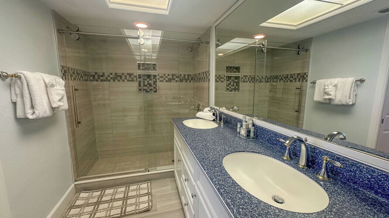 Photo of Bathroom in Palm Island