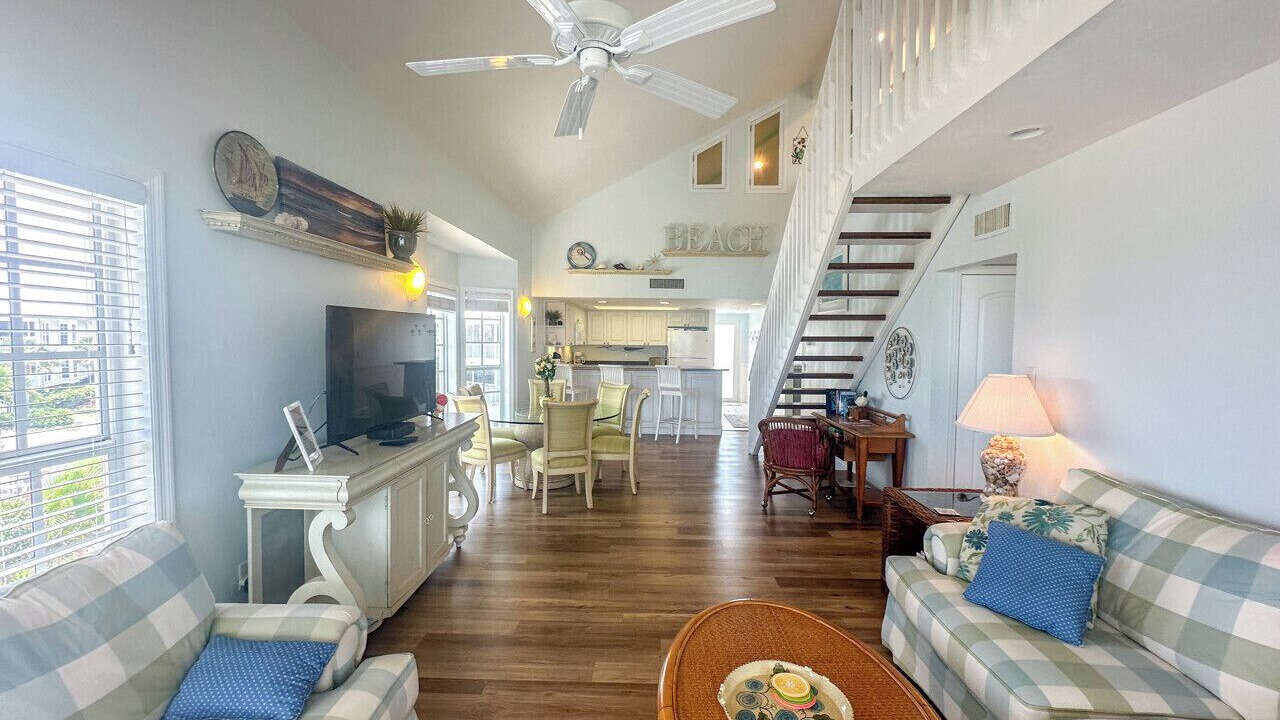 Photo of Livingroom in Palm Island