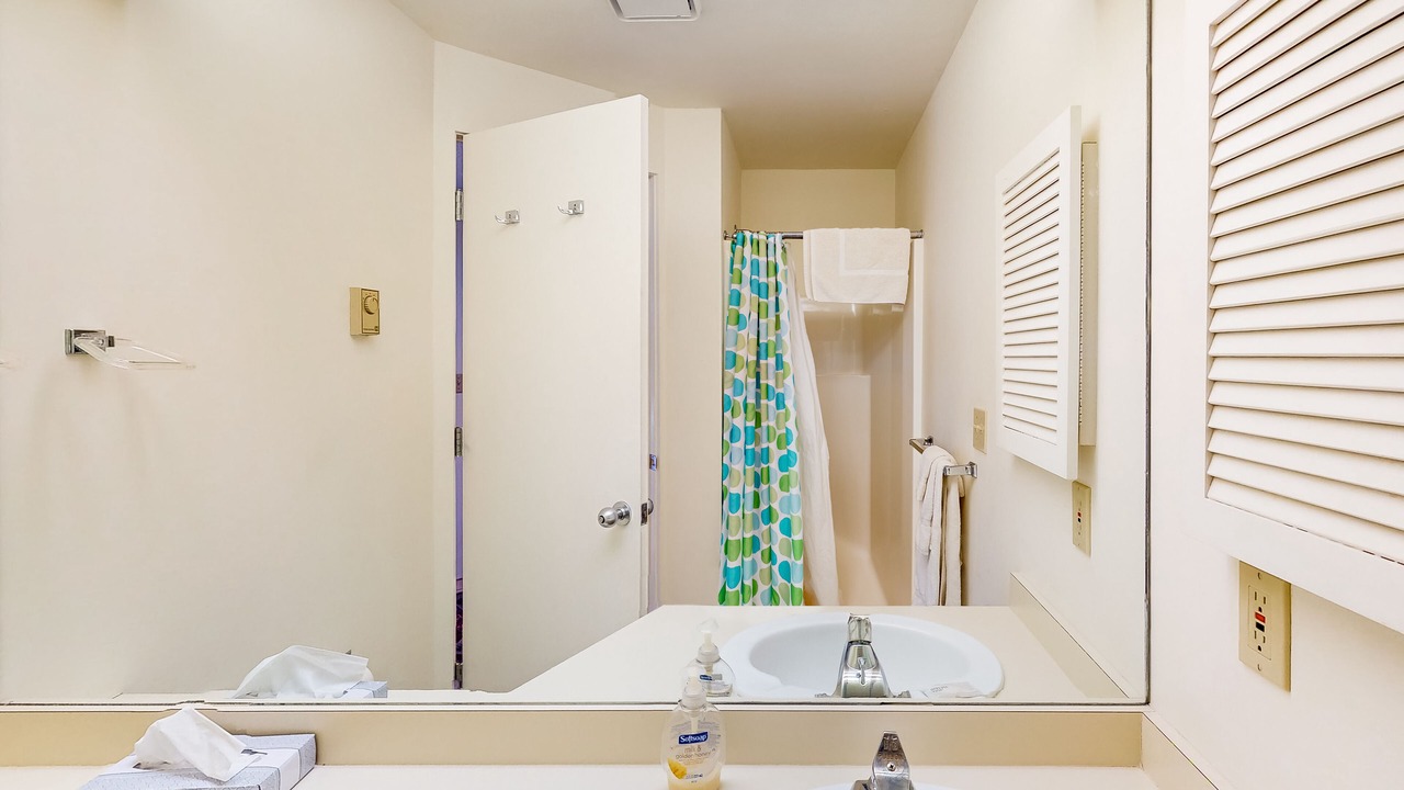 Photo of Bathroom in Maple City