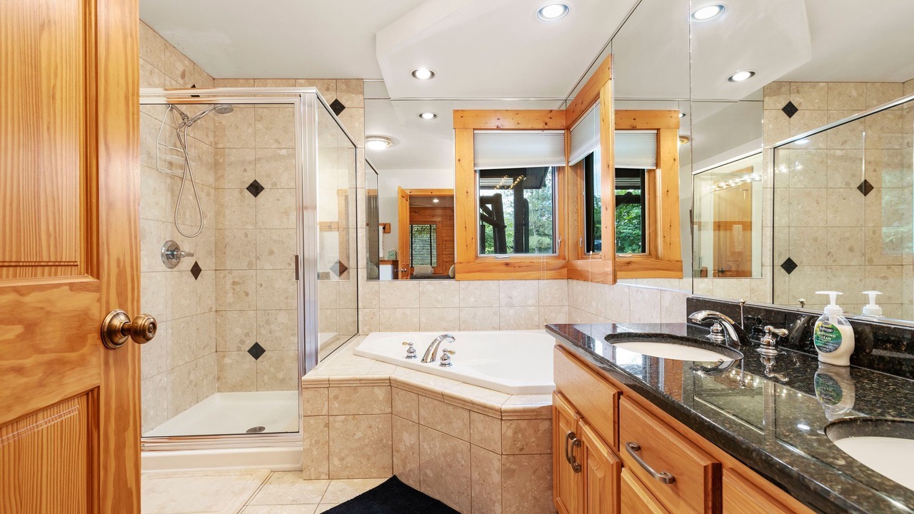 Photo of Bathroom in The Galena Territory