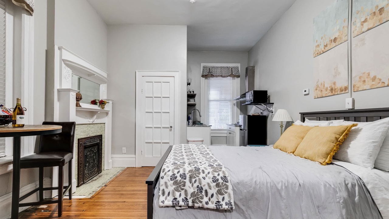 Photo of Bedroom in Fan District