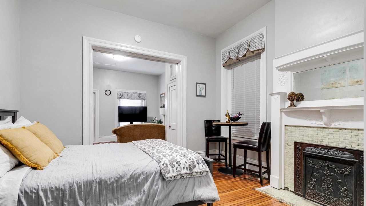 Photo of Bedroom in Fan District