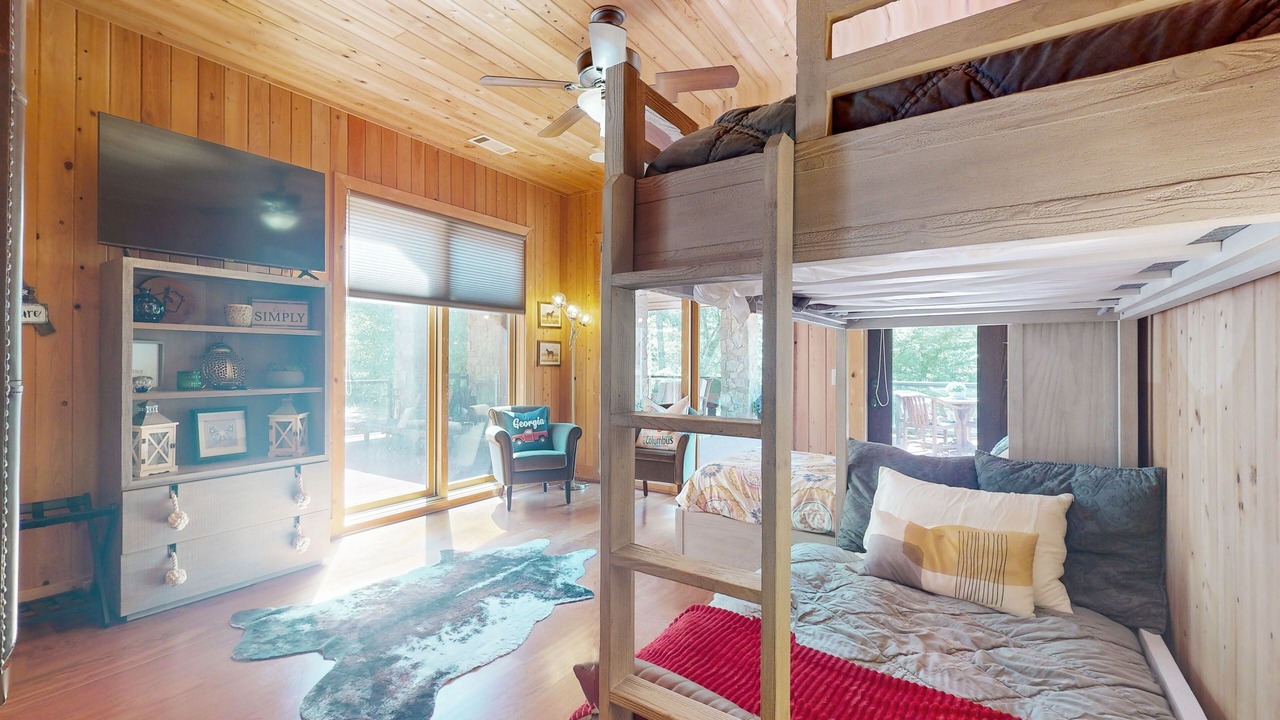 Photo of Bedroom in Dahlonega