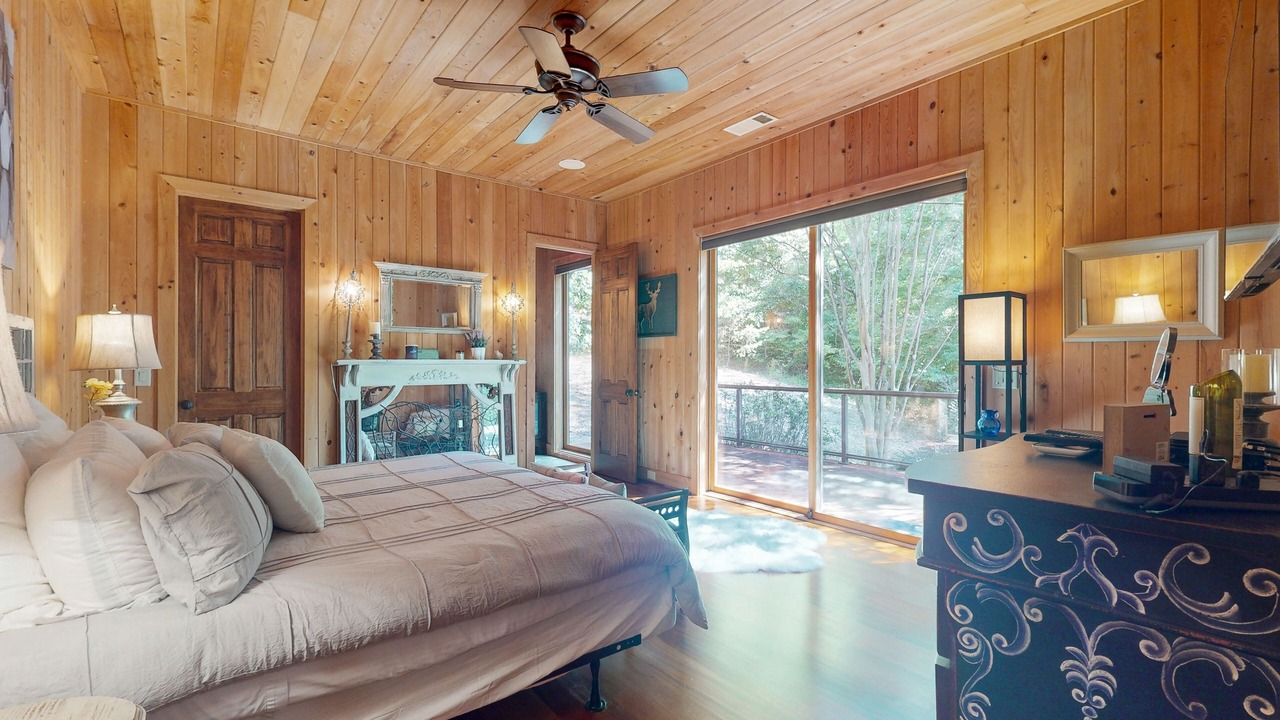Photo of Bedroom in Dahlonega
