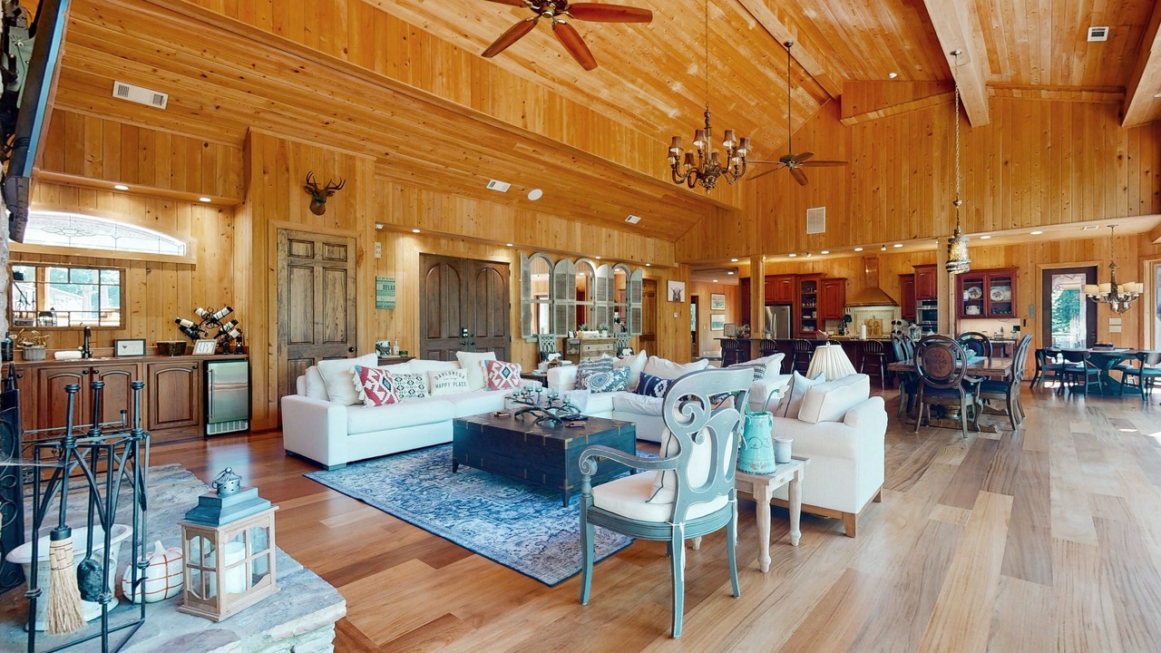 Photo of Livingroom in Dahlonega