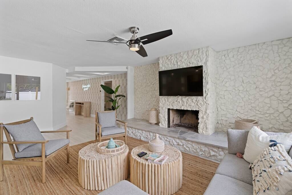 Photo of Livingroom in Central Corals