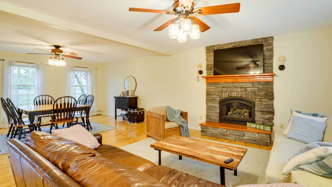 Photo of Livingroom in Homer