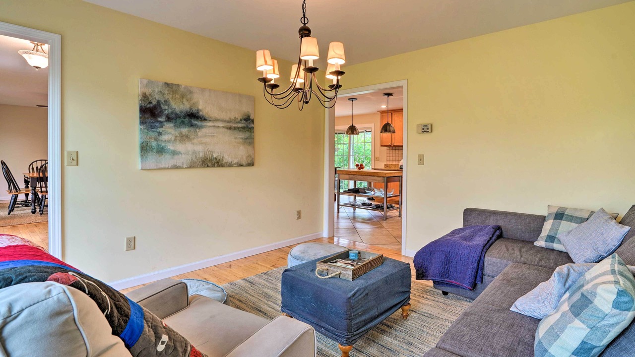 Photo of Livingroom in Homer