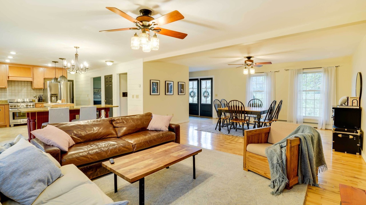 Photo of Livingroom in Homer