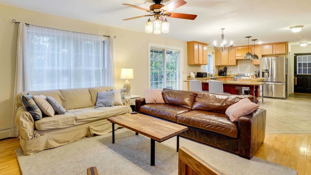 Photo of Livingroom in Homer