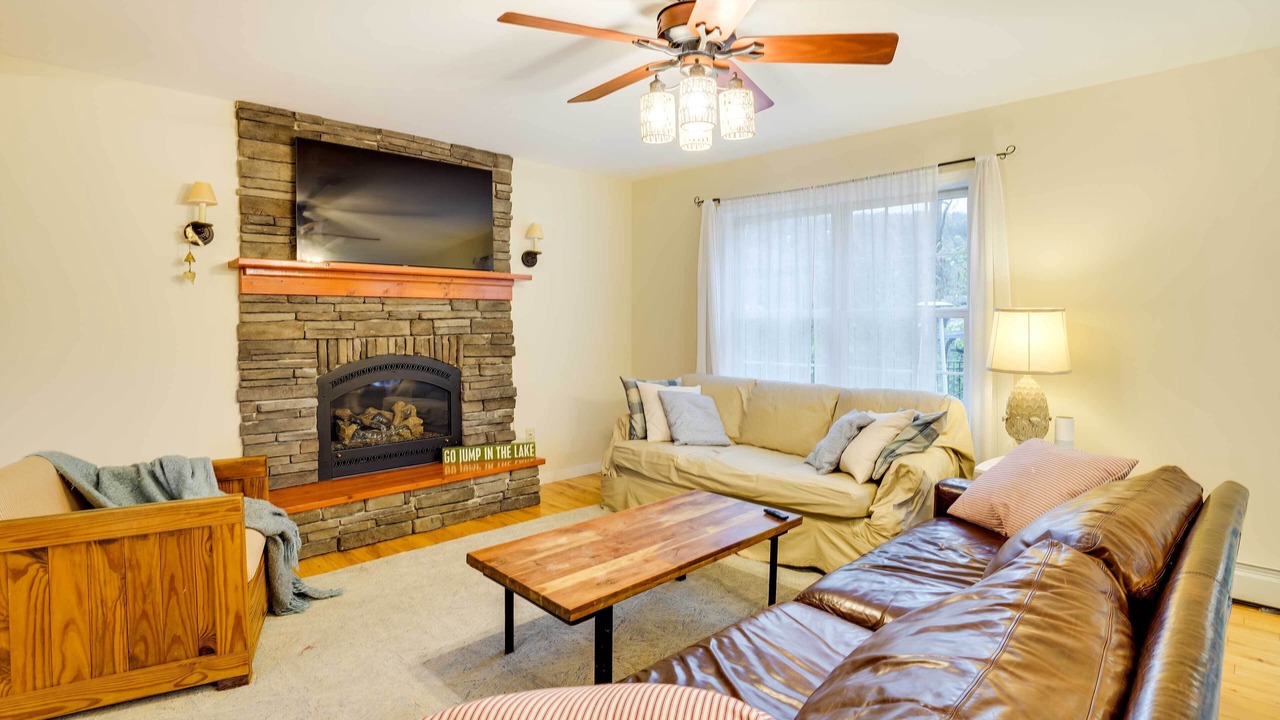 Photo of Livingroom in Homer