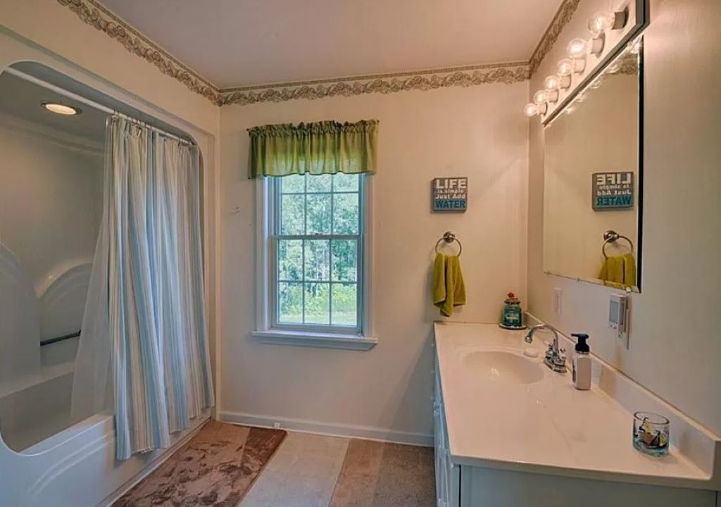 Photo of Bathroom in Frontenac