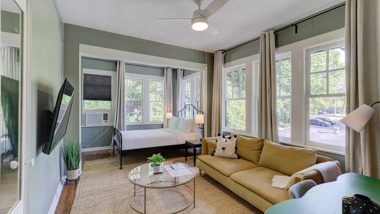 Photo of Bedroom in Midtown