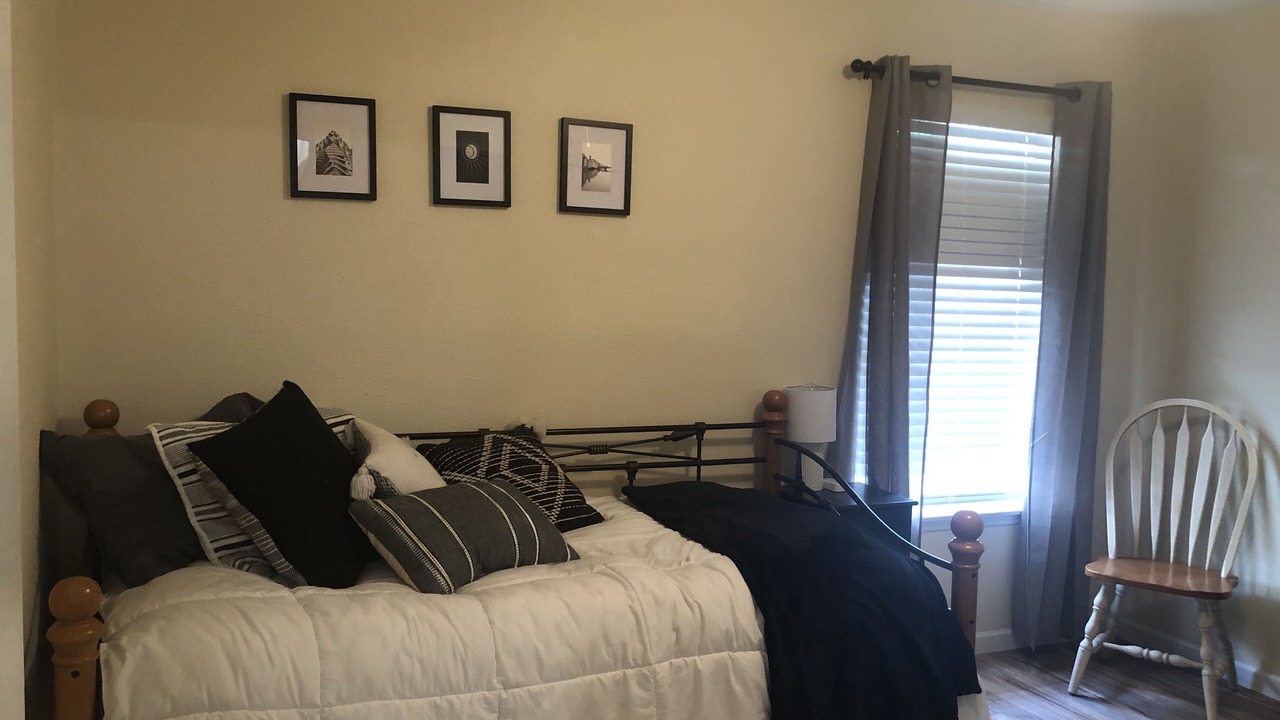 Photo of Bedroom in Uptown
