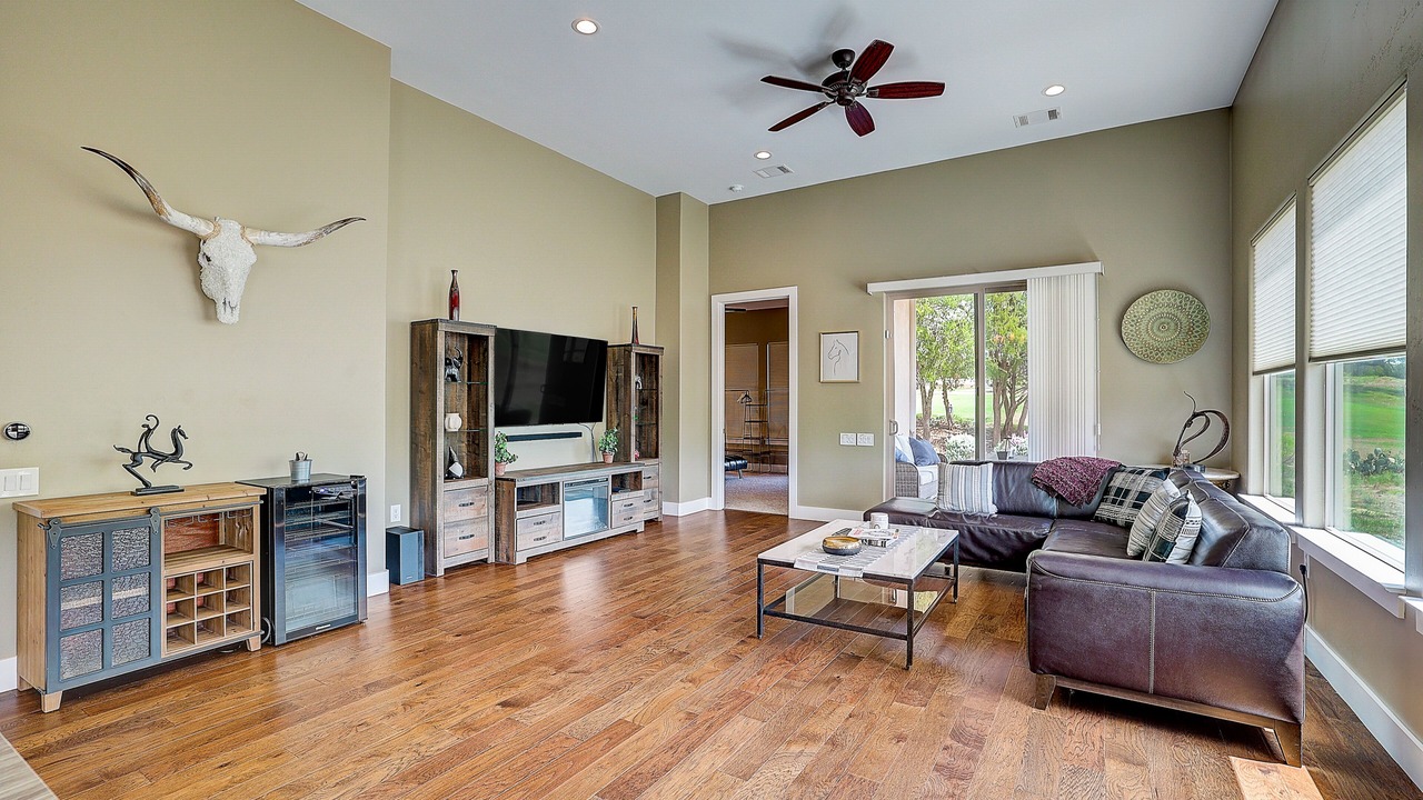 Photo of Livingroom in Horseshoe Bay West