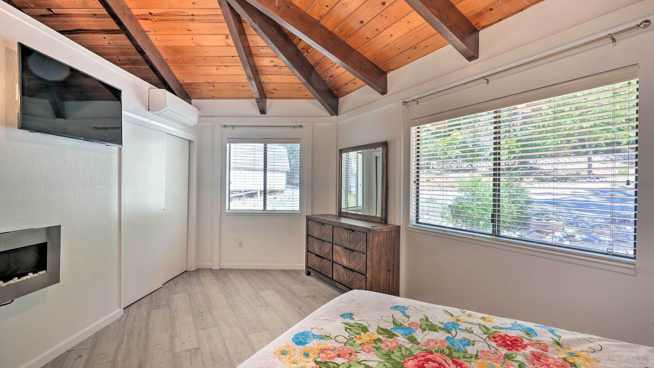 Photo of Bedroom in Apple Hill