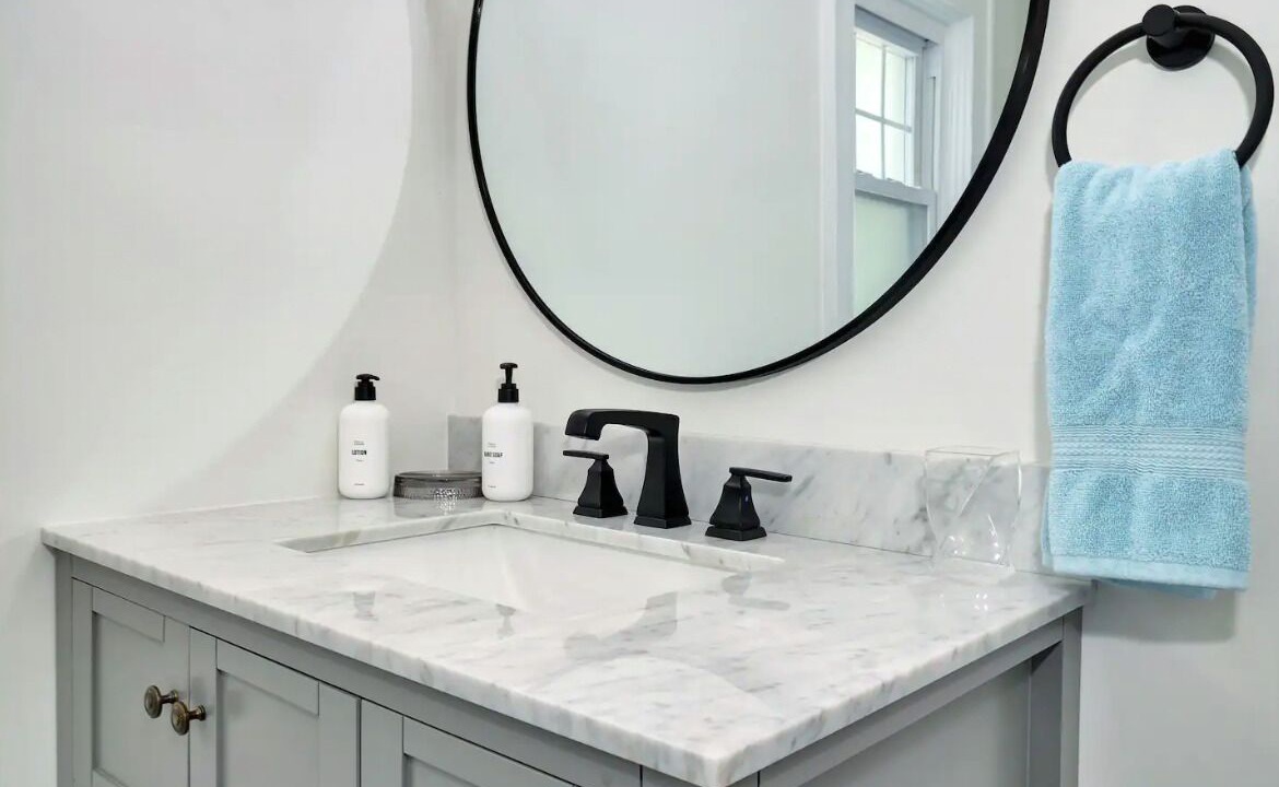 Photo of Bathroom in Newburgh
