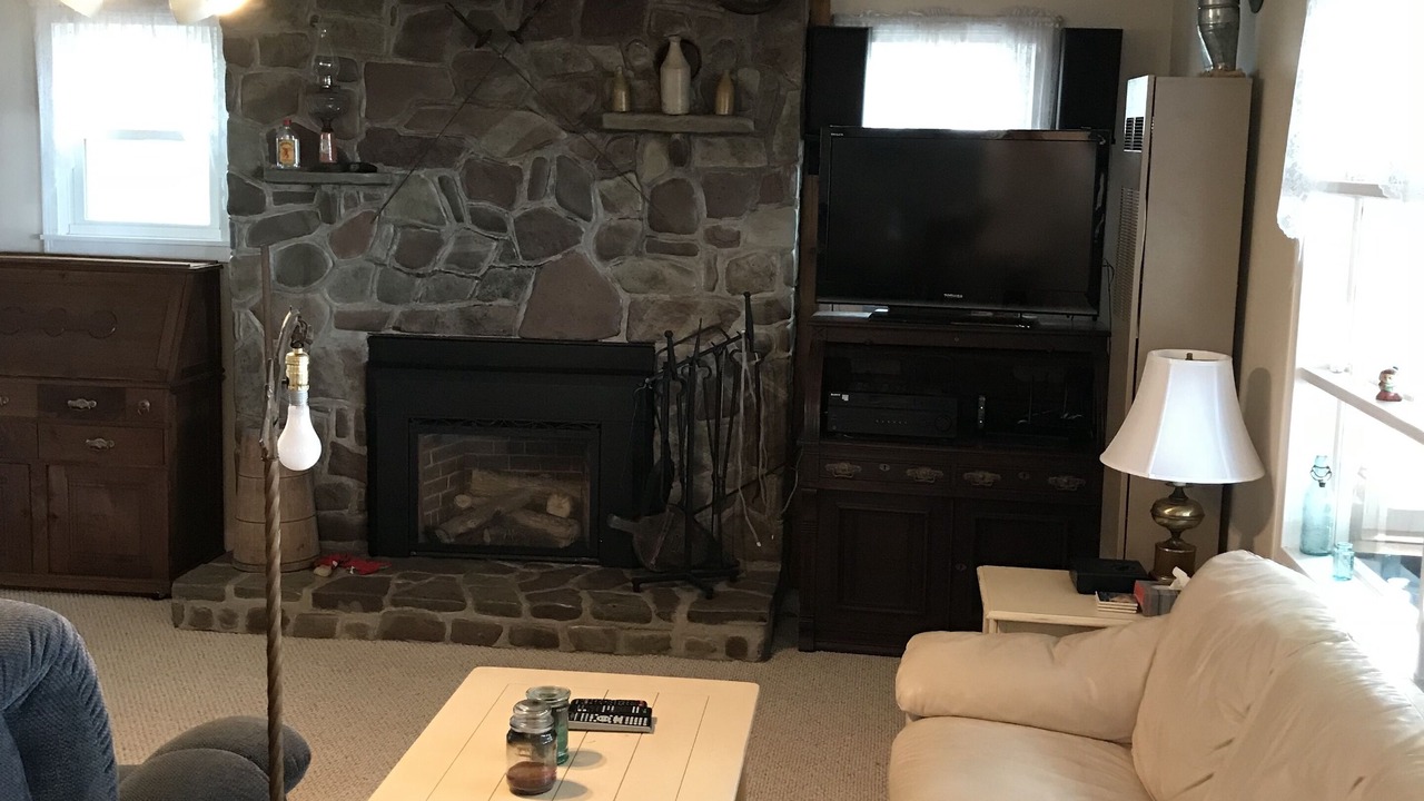 Photo of Livingroom in Town of Yates