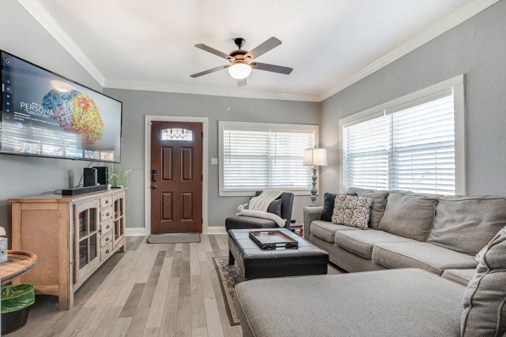 Photo of Livingroom in Northwest Los Angeles Heights
